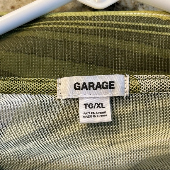 Garage women’s size TG/XL Olive Swirl button down top. Sheer unique material - Picture 4 of 7